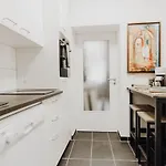 Sleek Minutes Away From Deutsches Eck Apartament *