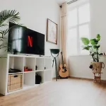 Sleek Minutes Away From Deutsches Eck Apartament Koblencja
