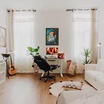 Sleek Minutes Away From Deutsches Eck Apartament