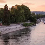 Sleek Minutes Away From Deutsches Eck *