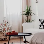 Sleek Minutes Away From Deutsches Eck Apartament