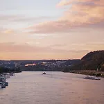 Sleek Minutes Away From Deutsches Eck Apartament