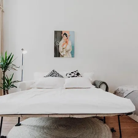 Apartment Sleek Minutes Away From Deutsches Eck