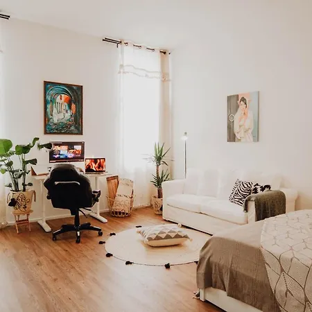 Sleek Minutes Away From Deutsches Eck *