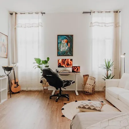 Sleek Minutes Away From Deutsches Eck Apartment