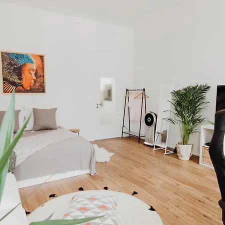 Sleek Minutes Away From Deutsches Eck Apartment