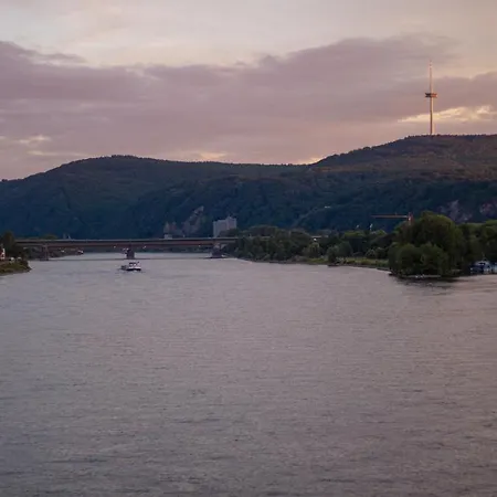 Apartament Sleek Minutes Away From Deutsches Eck Koblencja