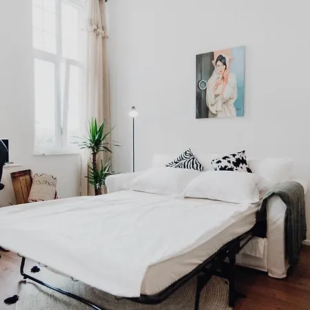 Apartment Sleek Minutes Away From Deutsches Eck