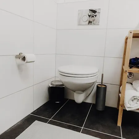 Apartment Sleek Minutes Away From Deutsches Eck