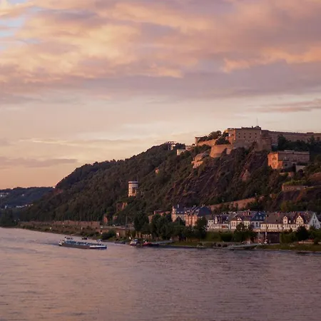 Sleek Minutes Away From Deutsches Eck Apartment