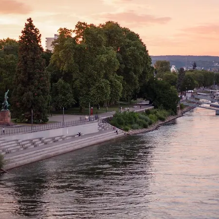 Sleek Minutes Away From Deutsches Eck *