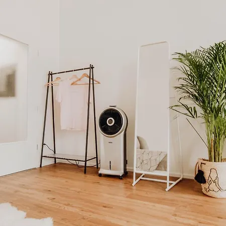 Sleek Minutes Away From Deutsches Eck Appartement
