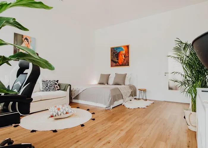 Sleek Minutes Away From Deutsches Eck Διαμέρισμα *