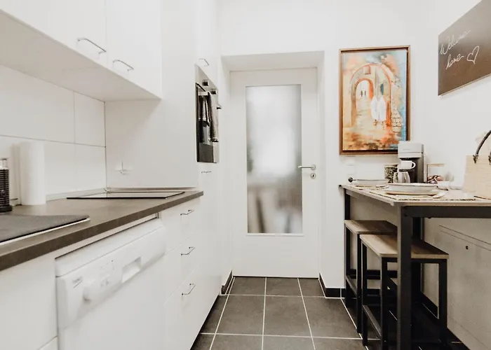 Sleek Minutes Away From Deutsches Eck Διαμέρισμα *