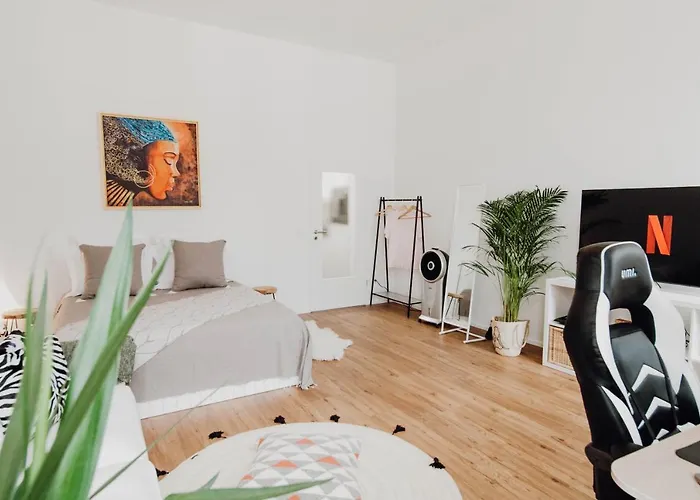 Sleek Minutes Away From Deutsches Eck Διαμέρισμα