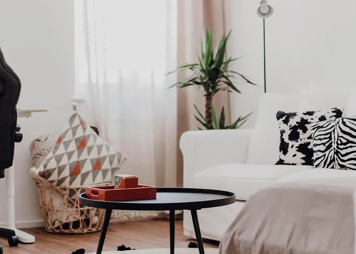 Sleek Minutes Away From Deutsches Eck Διαμέρισμα