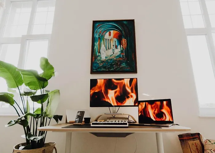 Sleek Minutes Away From Deutsches Eck Διαμέρισμα