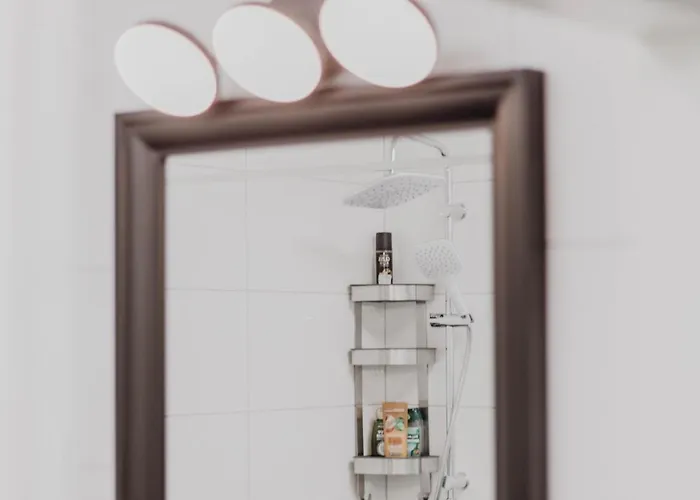 Διαμέρισμα Sleek Minutes Away From Deutsches Eck *