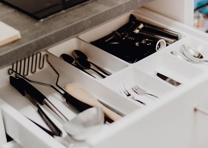 Sleek Minutes Away From Deutsches Eck Διαμέρισμα *