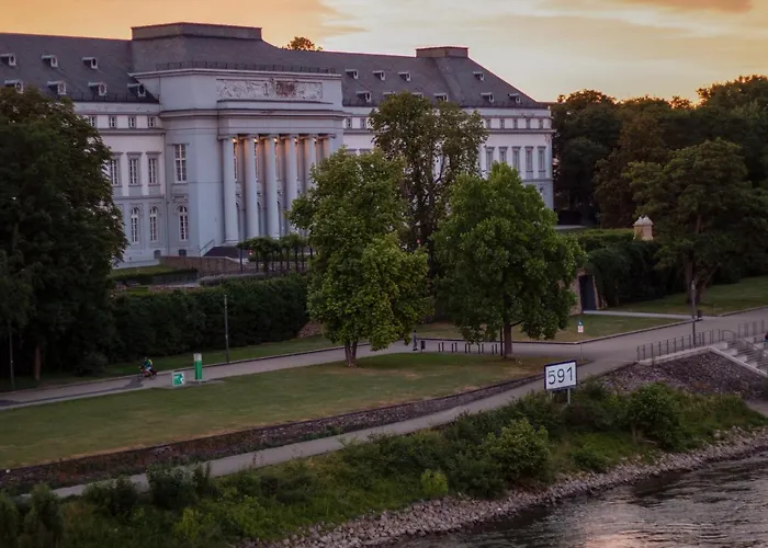Sleek Minutes Away From Deutsches Eck * Κόμπλεντς